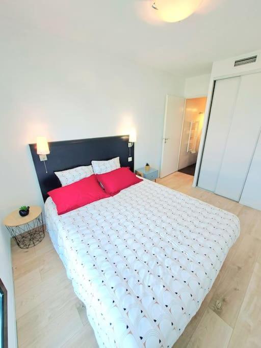 Le Valmy: Appartement Lumineux Au Pied Du Metro Lyon Ngoại thất bức ảnh
