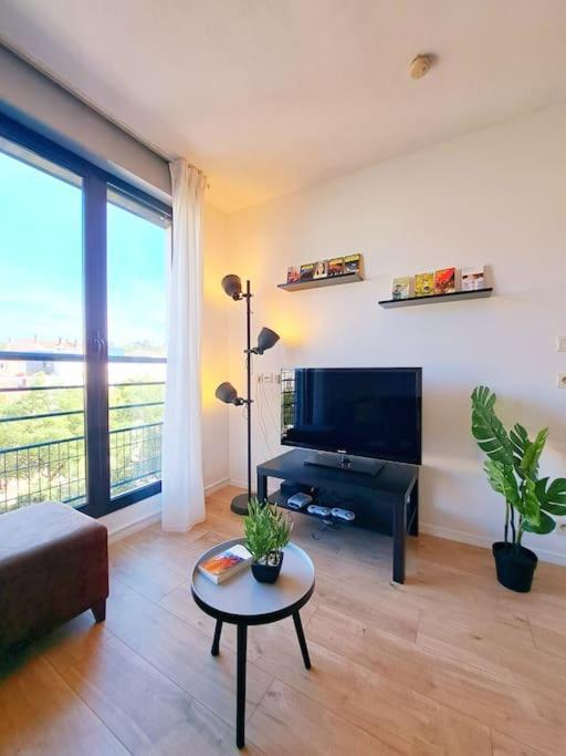 Le Valmy: Appartement Lumineux Au Pied Du Metro Lyon Ngoại thất bức ảnh