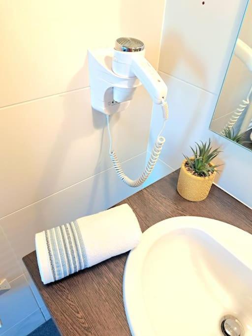 Le Valmy: Appartement Lumineux Au Pied Du Metro Lyon Ngoại thất bức ảnh