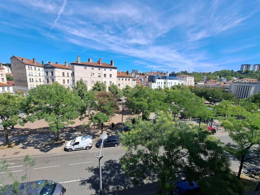 Le Valmy: Appartement Lumineux Au Pied Du Metro Lyon Ngoại thất bức ảnh