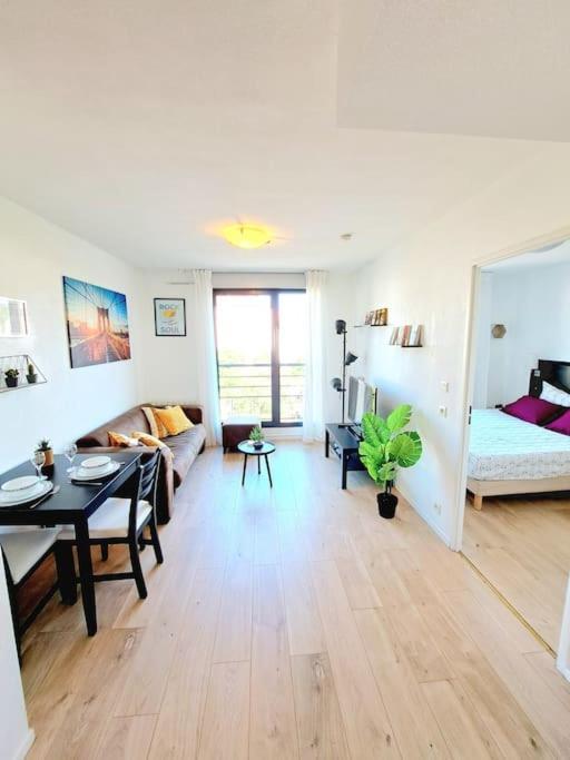 Le Valmy: Appartement Lumineux Au Pied Du Metro Lyon Ngoại thất bức ảnh